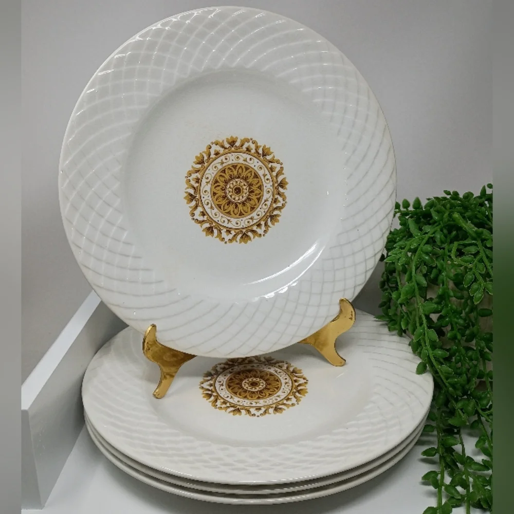 White and Gold Enoch By Wedgewood Dinnerware Set